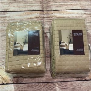 Hudson Park Collection 2 Pillow shams